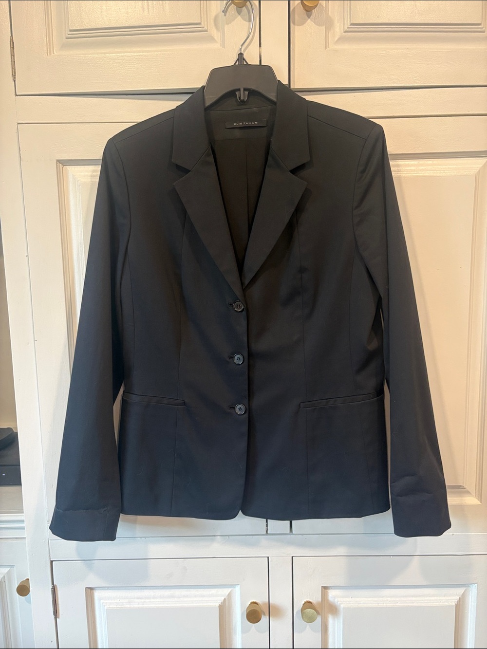 Gorgeous Elie Tahari black polished cotton classic blazer